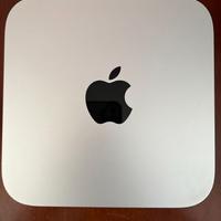 Mac Mini late 2012 con tastiera e mouse Apple