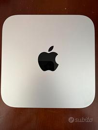 Mac Mini late 2012 con tastiera e mouse Apple