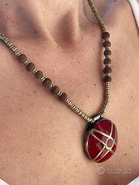 Collana vintage africana etnica con pendente rosso