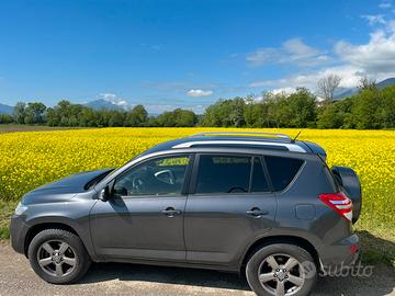 Rav 4 2200 del 2013 con 149000km