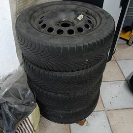 Cerchi Fiat da 16 con gomme invernali Michelin 