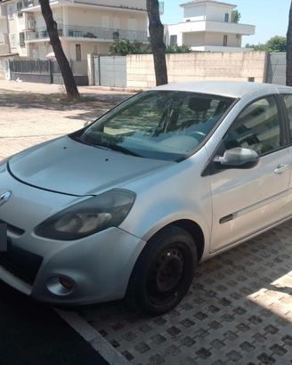 clio terza serie benzina anno 2011