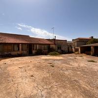 Sanluri - tre unità immobiliari