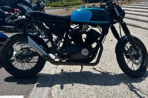 Special café racer su base Virago 250