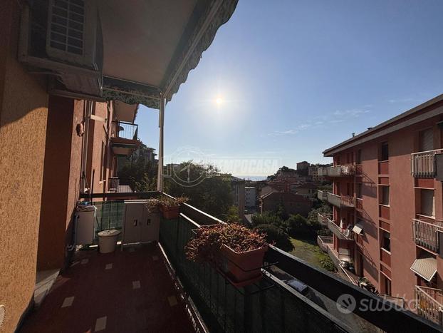 Bilocale ristrutturato con terrazzino vista mare