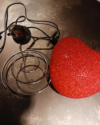 Lampada rossa a forma di cuore
