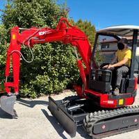 E261 - ESCAVATORE KOBELCO 30 Q SK30