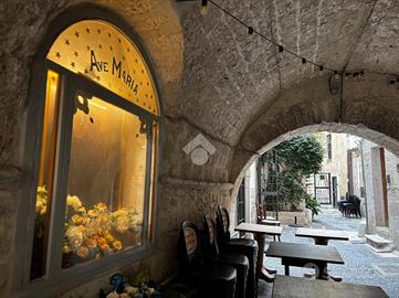 2 LOCALI A BARI