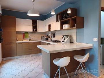 Cucina LUBE angolare moderna con penisola