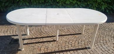 Tavolo in resina allungabile