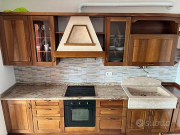 Cucina artigianale in legno massello