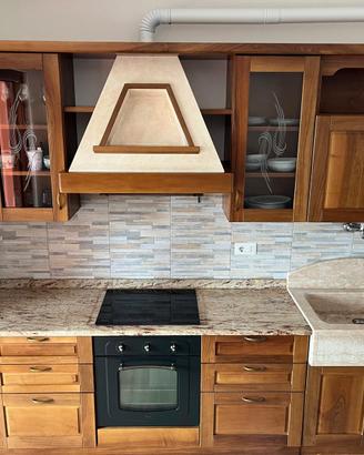 Cucina artigianale in legno massello
