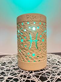Lampada con incisione segno zodiacale pesci