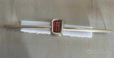 Fregio Fiat d’epoca con baffi