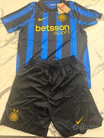 Maglia e pantalonicini inter