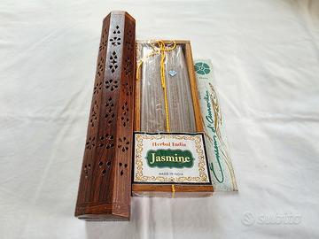 Incensi di Varanasi e portaincenso in legno