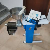 Macchina Passapomodoro o passatutto