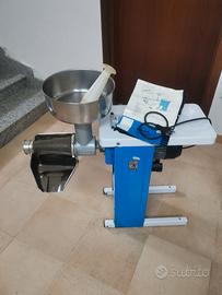 Macchina Passapomodoro o passatutto