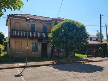 Casa Indipendente con Ampio Potenziale
