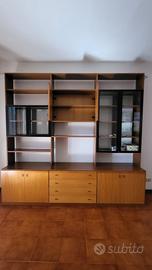 libreria in legno e vetro