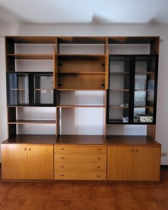 libreria in legno e vetro