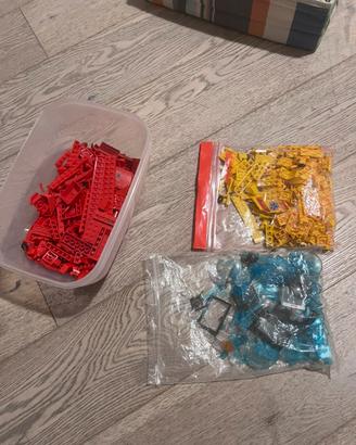 Lotto pezzi lego rossi, giallo, trasparenti