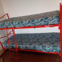 letto castello+materassi+cuscini+coperte