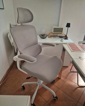 Sedia ergonomica per PC chiara