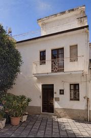 Casa di 4 piani in pieno centro storico