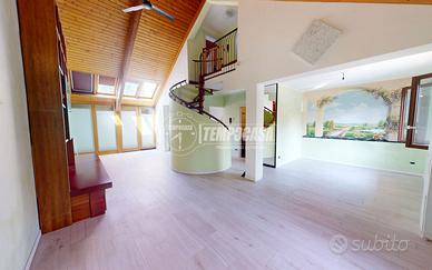 Villa a schiera con taverna box doppio e posto aut