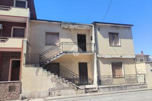 4 LOCALI A PORTO TORRES