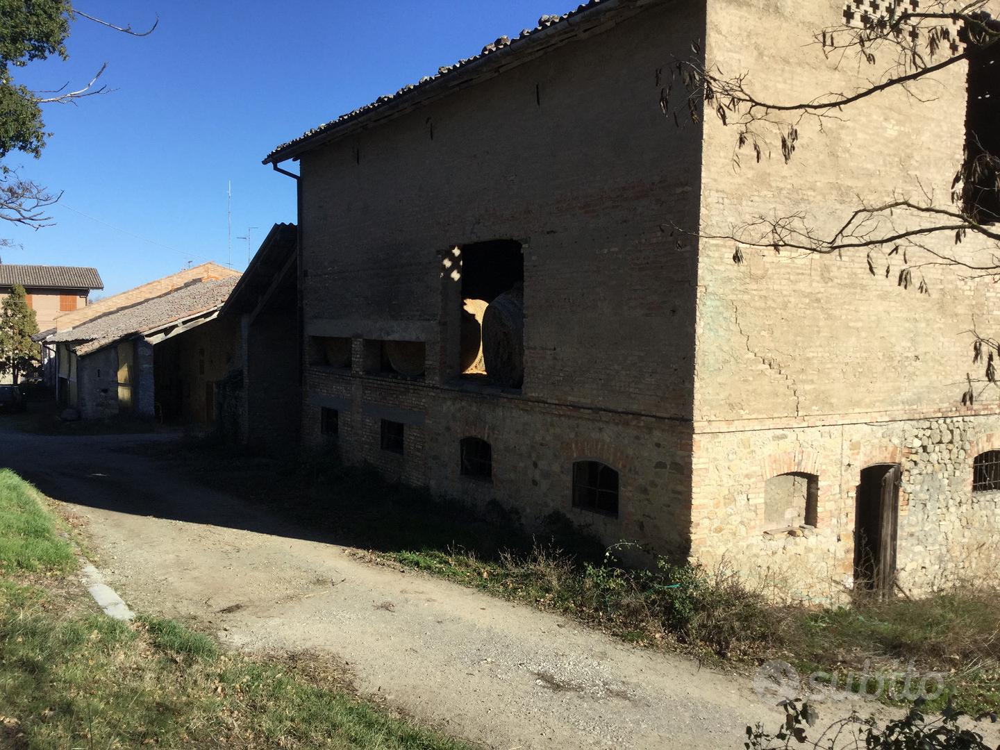 Complesso di rustici da ristrutturare - Vista 4