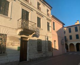 Palazzetto da ristrutturare