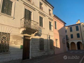 Palazzetto da ristrutturare