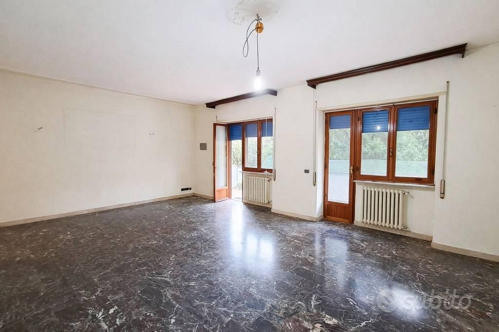Appartamento di 135 m² con 4 locali e box auto a F