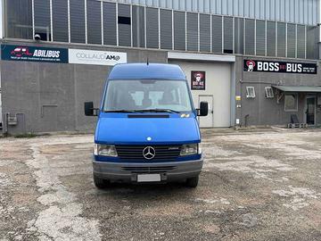 Minibus usato Mercedes 208 D
