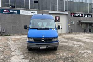 Minibus usato Mercedes 208 D