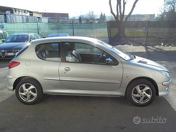 Pezzi di ricambio Peugeot 206 XS 1.6 Hdi 2005