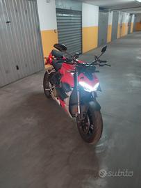 Ducati streetfighter v4