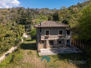 Genazzano: casale con terreno