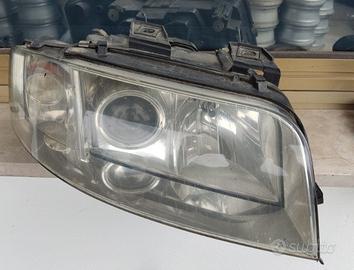 Proiettore destro AUDI A6 del 2000