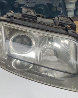 Proiettore destro AUDI A6 del 2000