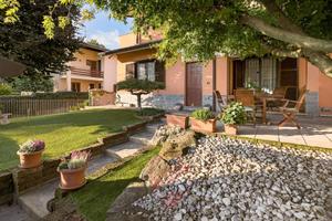 ARCORE-VILLA DI TESTA CON GIARDINO E BOX AUTO TRIP