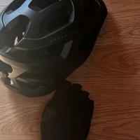 Casco mountainbike e guanti nuovi