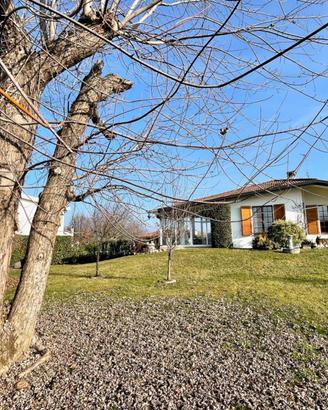 MERAVIGLIOSA VILLA CON PARCO: luminosità e priv...
