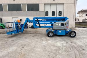 PIATTAFORMA AEREA SEMOVENTE GIREVOLE ELETTRICA GEN