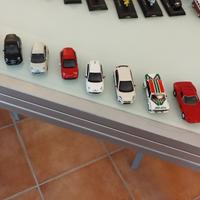 Vari modellini di auto e moto 