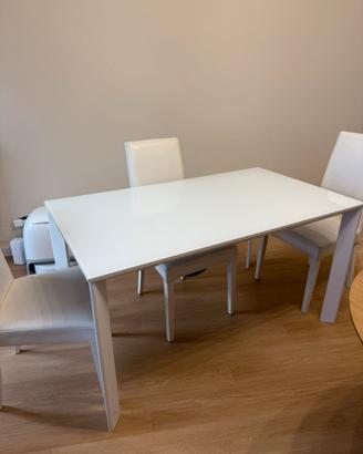 Tavolo allungabile in vetro bianco + 4 sedie