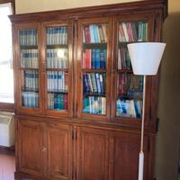 Libreria in legno dolce