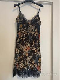 Vestito nero con pizzo